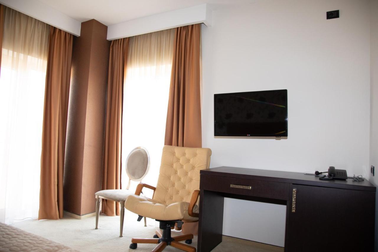 Hotel Palace Severin دروبيتا تورنو سيفيرين المظهر الخارجي الصورة